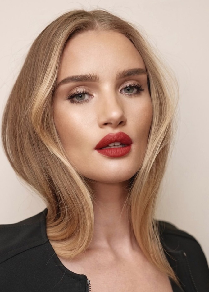 مكياج Rosie HW الصورة من حساب هارولد جيمس على انستغرام