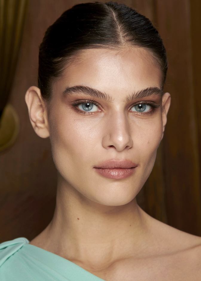 تقنيات إعادة شباب الحاجب تجميلياً نكشفها لك لتبدين أكثر جاذبية