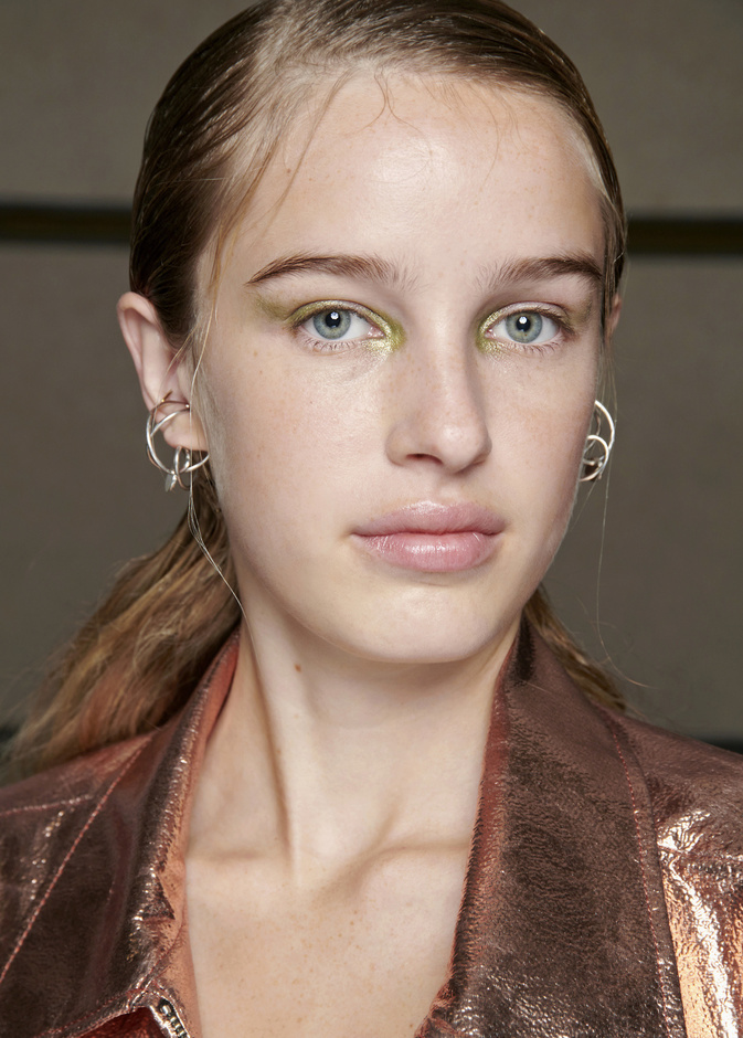  لماذا تختار النساء اليوم بشكل كبير عمليات التجميل غير الجراحية