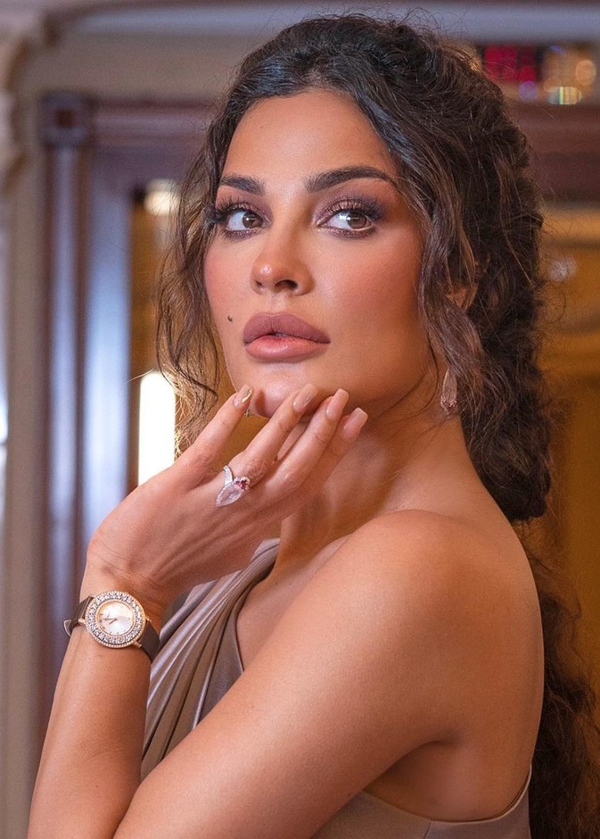 إطلالات جمالية جذابة لإفطارات رمضان من وحي نادين نجيم بطلة مسلسل "وأخيراً"