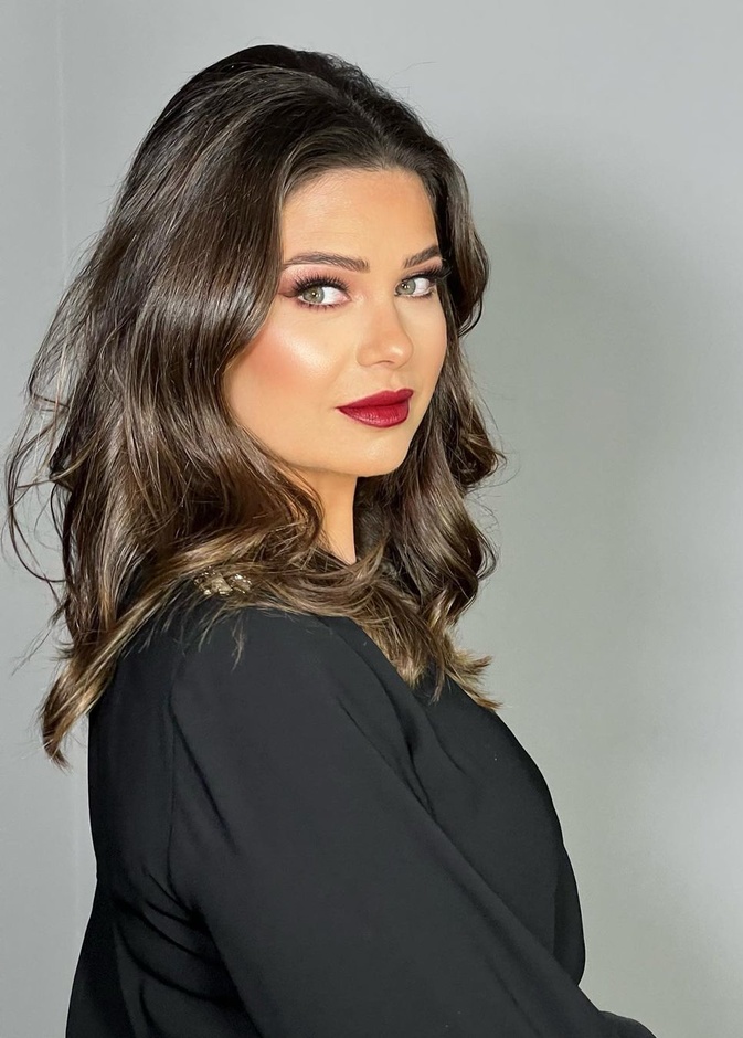 يسرا اللوزي