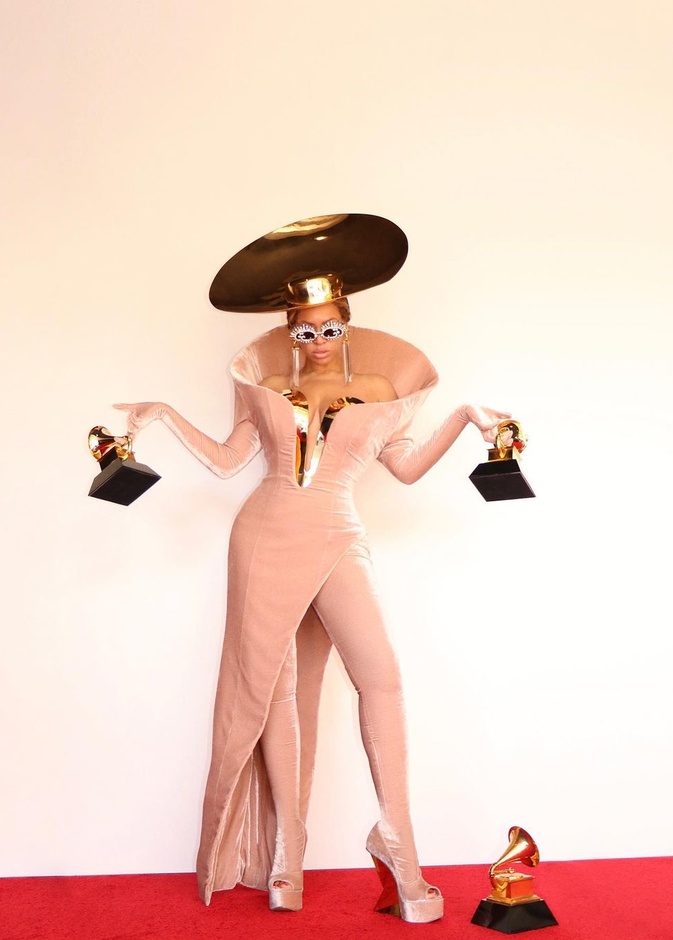 Beyonce نجمة إستعراضية ومؤثرة في عالم الموضة