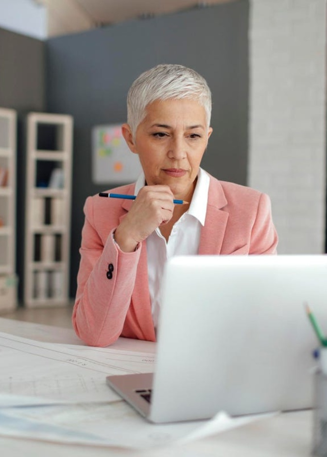 6 طرق يمكن للشركات بها دعم النساء في منتصف العمر