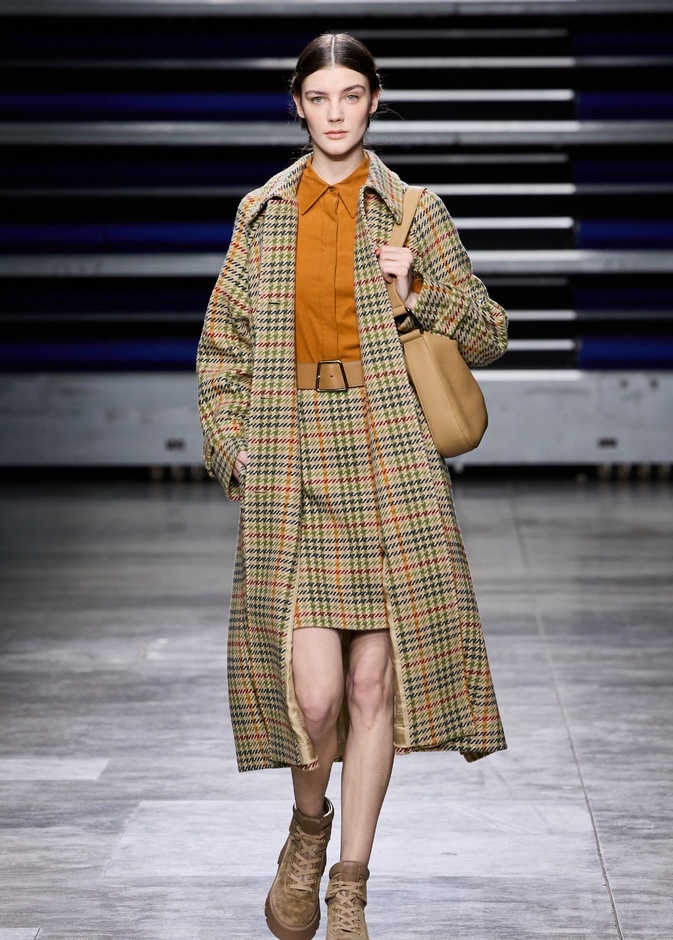 مجموعة Akris لخريف وشتاء 2023-2024 تعود بنا إلى السبعينيات