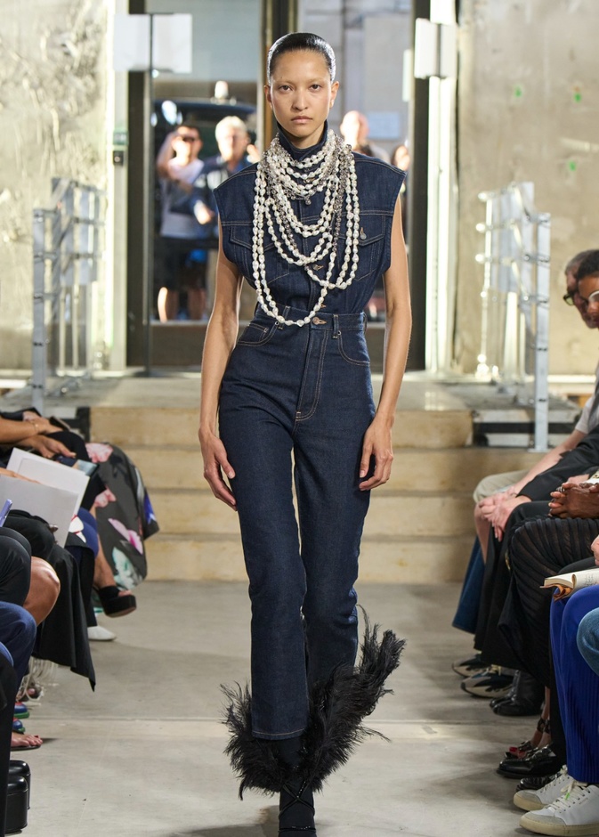 إذا كنت تريدين الاستثمار في قطعة أساسية لخزانتك.. .الدنيم هو ما تبحثين عنه!