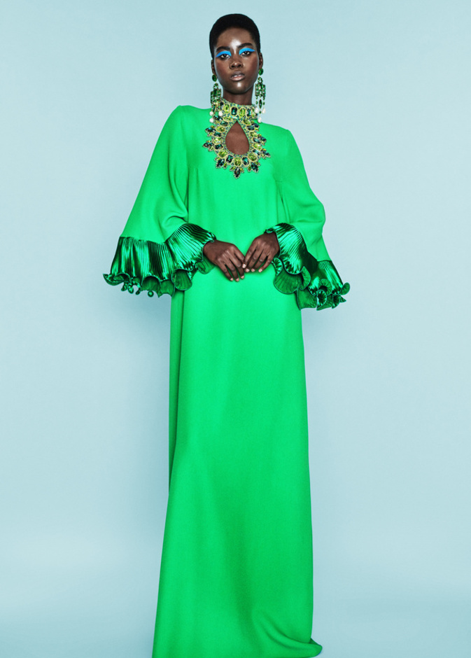 إطلالة رمضانية باللّون الأخضر أنيقة ولافتة من Andrew Gn