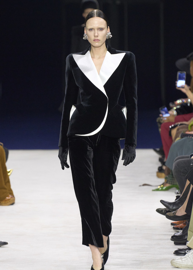 مجموعة بالمان لخريف 2023 تعيد أمجاد حقبة الخمسينات بأرقى الطرق 