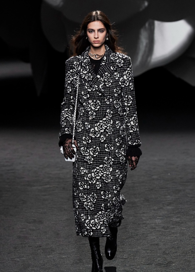 مجموعة خريف وشتاء 2023-2024 تزهر أناقةً وسحرًا