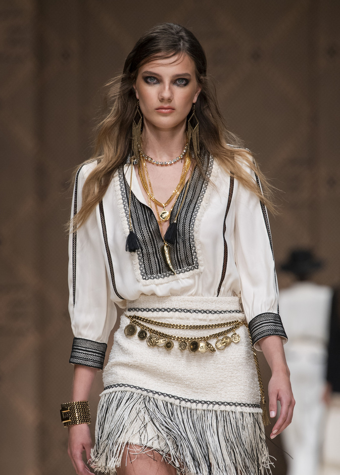 لا تكتف بحزام واحد في ربيع 2023