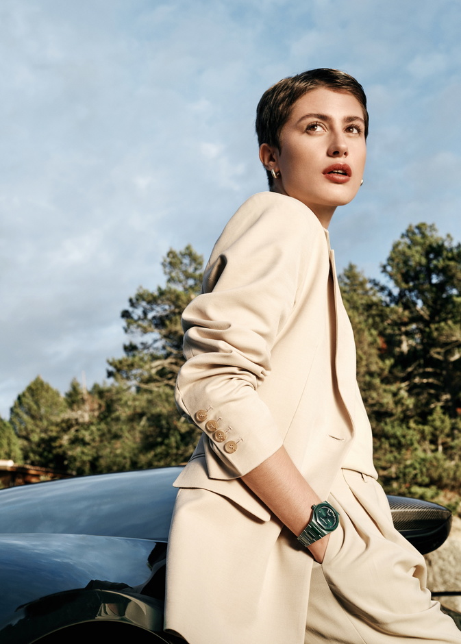 ساعة من أستون مارتن ودار Girard Perregaux