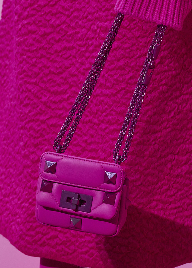 من عرض "فالنتينو" VALENTINO للألبسة الجاهزة لموسم خريف 2022