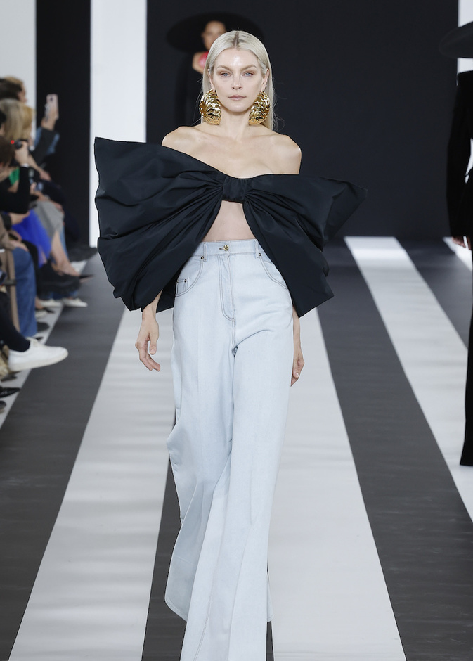 مجموعة نينا ريتشي لموسم خريف 2023 احتفالية ومرحة 