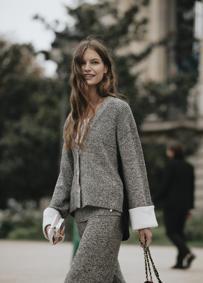 إطلالة لافتة بكارديغان قصير من إطلالات Street style