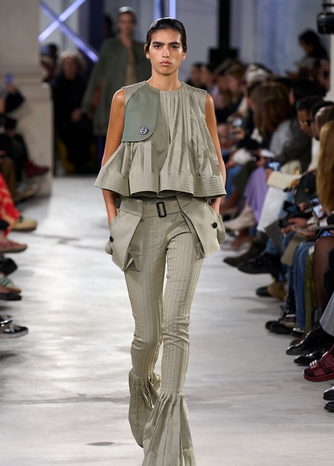  سراويل عصرية لموسم ربيع وصيف 2023