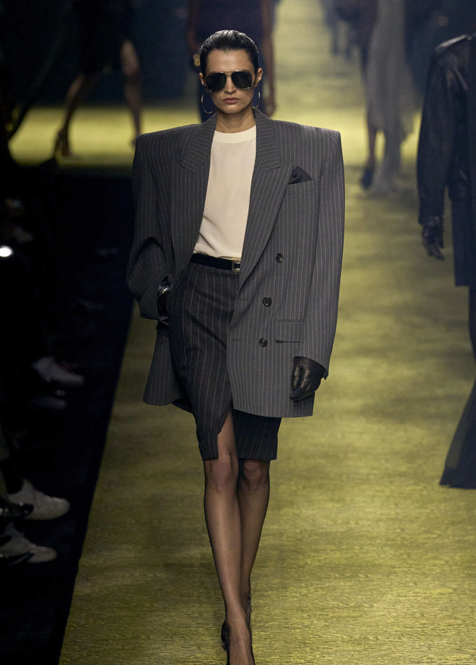 عرض Saint Laurent لخريف وشتاء 2024 في باريس