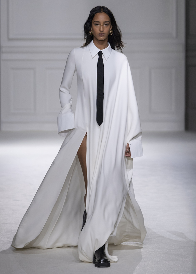 مجموعة فالنتينو لخريف 2023 بعنوان Black Tie