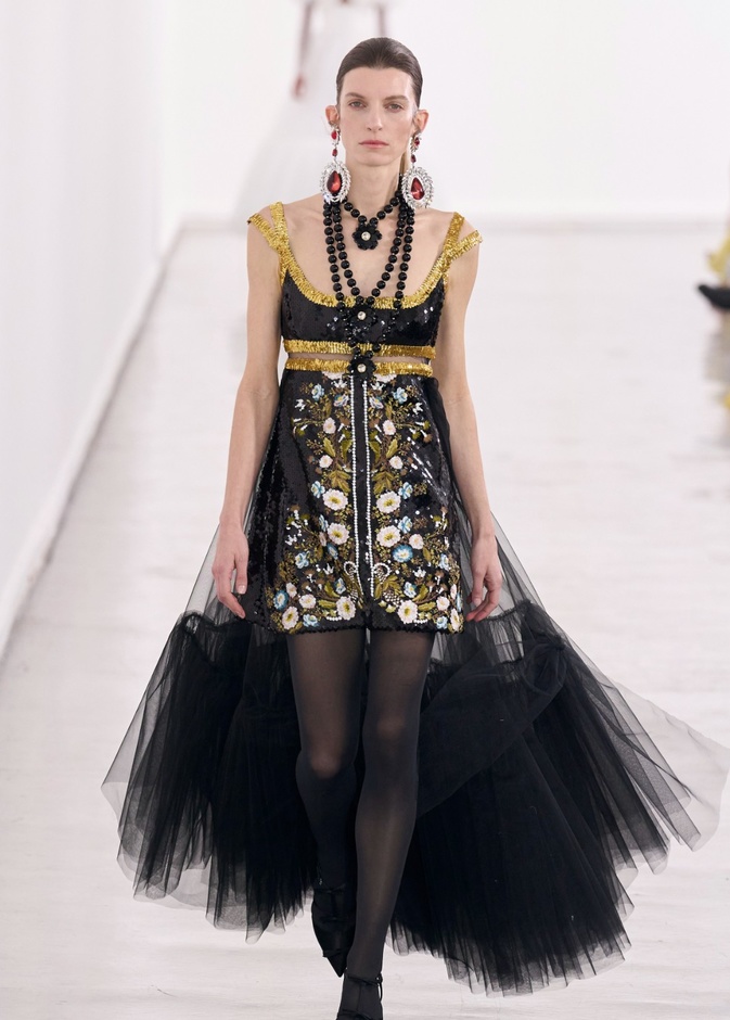 Giambattista Valli تقدّم مجموعة ساحرة للمرأة العصرية التي تعشق أنوثتها واستقلاليتها