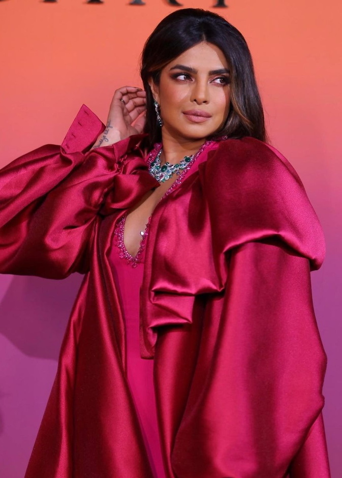 بريانكا شوبرا بتصاميم مجوهرات فاخرة