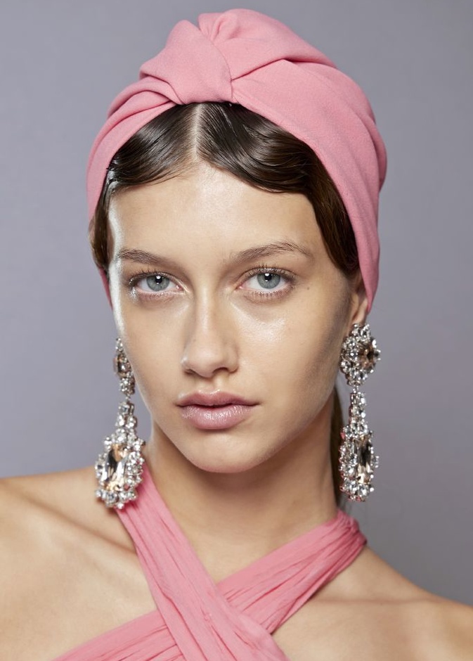 نضارة بشرة المرأة الاربعينية