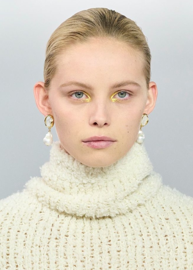 صيحات مكياج رائجة في شتاء 2024 وخطوات تطبيقها من باريس