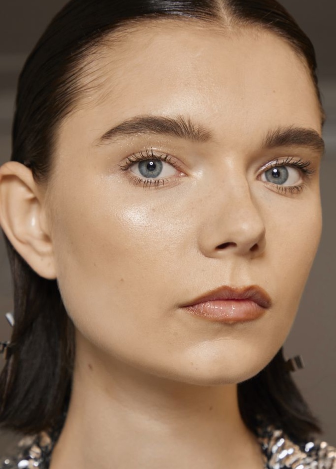 نصائح طبيعية لتتألقي في عيد الأم ببشرة مشدودة وشبابية