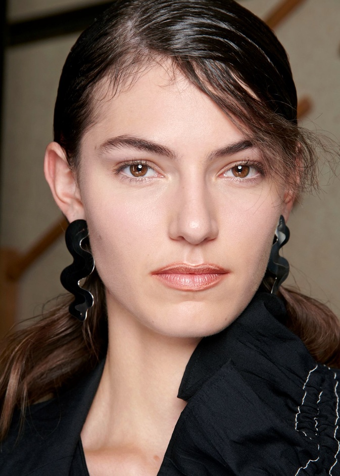 جربي صيحات أحمر الشفاه الأكثر تميّزًا لصيف 2023 لإطلالة جذّابة