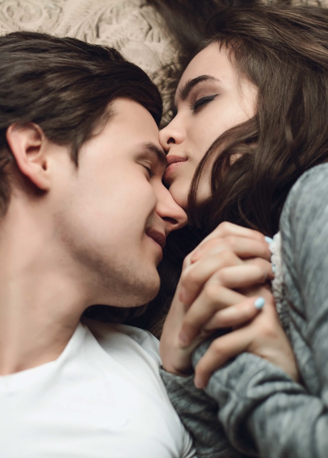 الأمان العاطفي عند المرأة يتحقق بحسن معاملة شريك حياتها لها وبحمايته لها