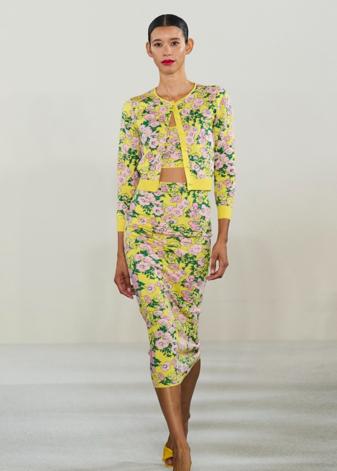 7 منصات سطع فيها اللون الأصفر لموسم ربيع وصيف 2023