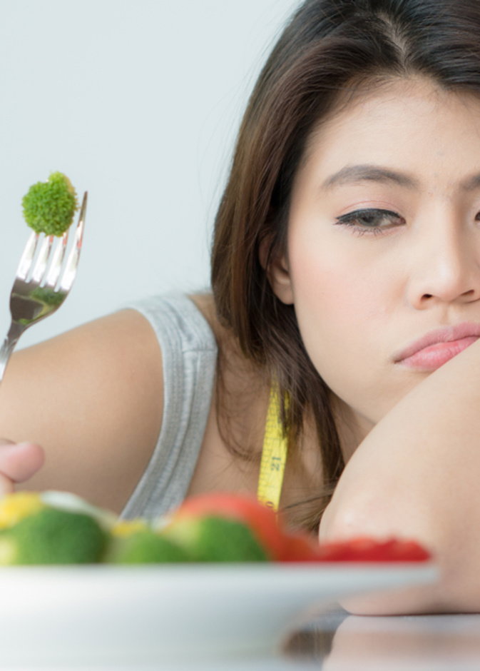 اضطرابات تناول الطعام...حالة مرضية شائعة بين النساء وهذه تأثيراتها