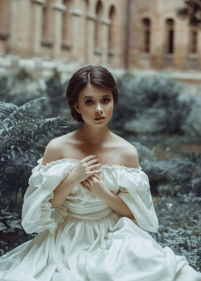 لا تجلدي ذاتك على أخطاء الماضي وسامحي نفسك عليها وتعلمي منها لأنها دليلك في الحاضر وسبب نجاحك في المستقبل 