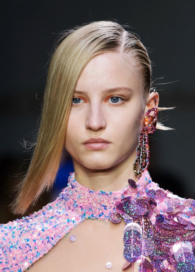 الظلال المرجانية الجريئة ترسم ملامحك لصيف 2023 ..إليك طريقة اعتمادها