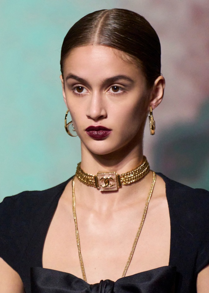 صيحات أحمر الشفاه البرغندي تبرز في الربيع.. إليك 5 تدرجات لاختيارها بأسلوب مشرق