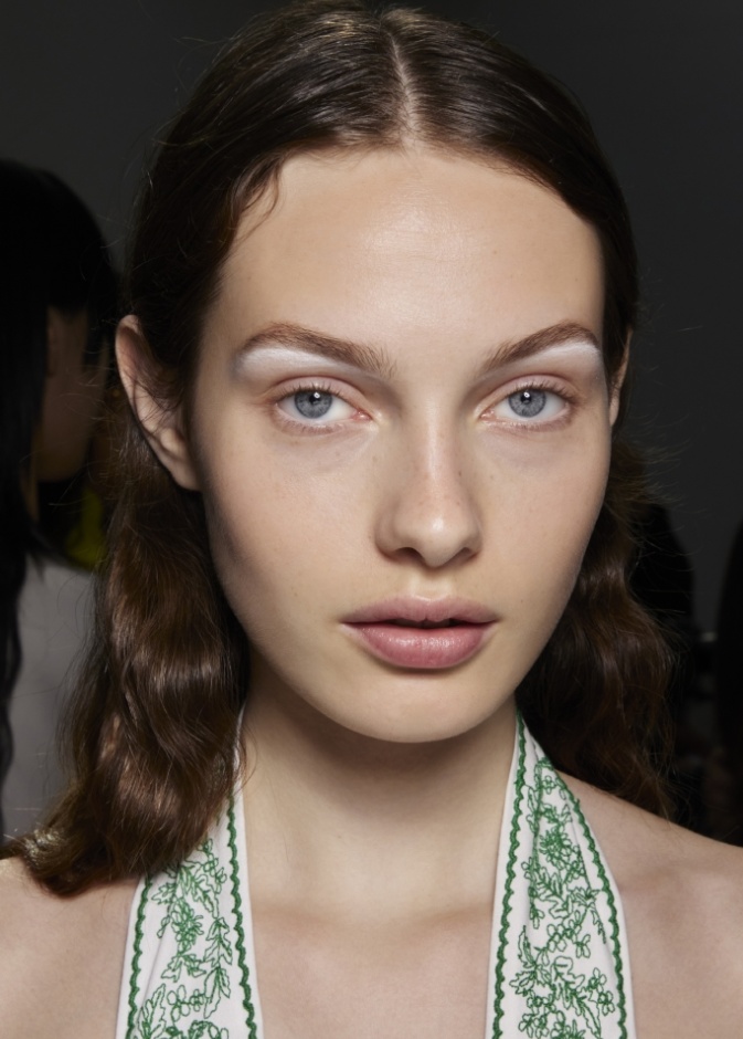 العودة إلى بشرة طبيعية وصحية بعد السهرات ومناسبات الأعياد