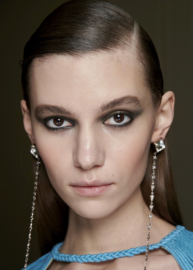 نصائح " هي" للمرأة في عيد الفطر ..هذه المستحضرات احتفظي بها في حقيبتك