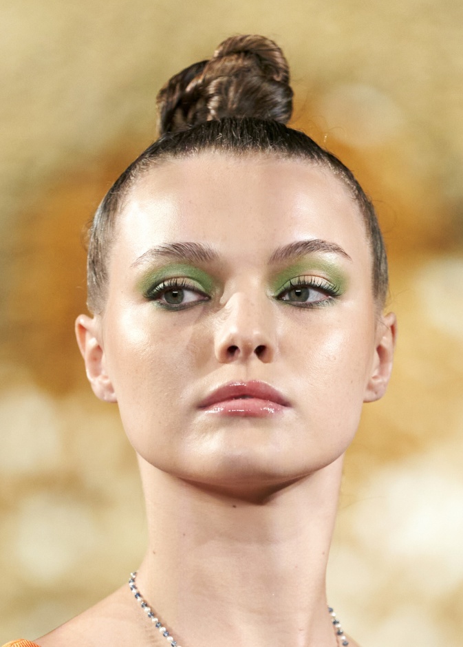 أبرز اتجاهات المكياج الأخضر لربيع 2023.. تدرجات تجعل عينيك أكثر جاذبية