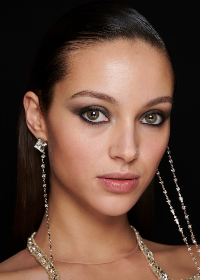 1 رئيسية صيحة الظلال السوداء بأسلوب السموكي بأسلوب Georges Hobeika