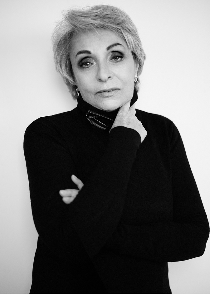 امرأة بعدسة امرأة