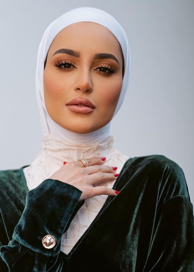 مكياج ناعم مثالي للمحجبات على خطى دلال الدوب في رمضان 2023 