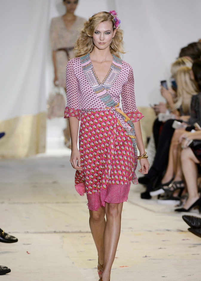 Wrap dress... أبرز رموز الموضة المتحررة