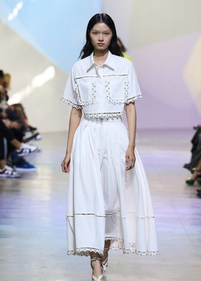 إطلالة من Elie Saab