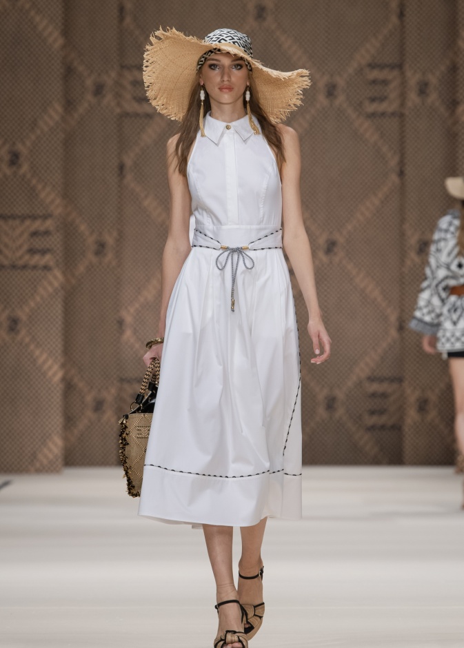 أفكار ستايلش لتنسيق إطلالات الشاطئ