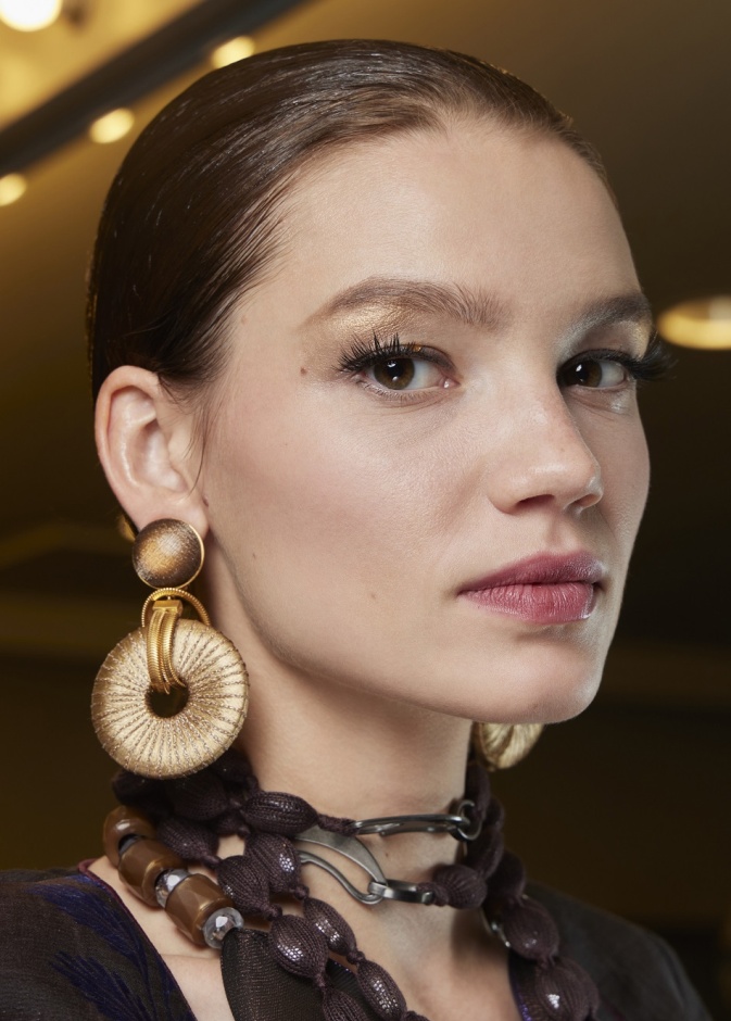 احصلي على وجه مشدود بخطوات بسيطة