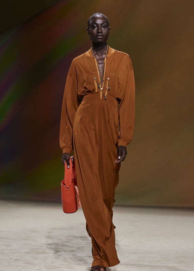 بين إطلالة كاجوال وإطلالة شيك.. أي منها ستختارين في أولى أيام العيد؟! 