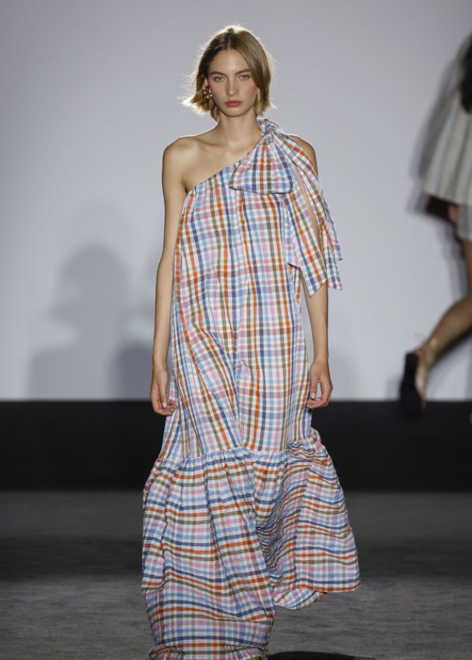 فستان طويل لافت من Label Edition