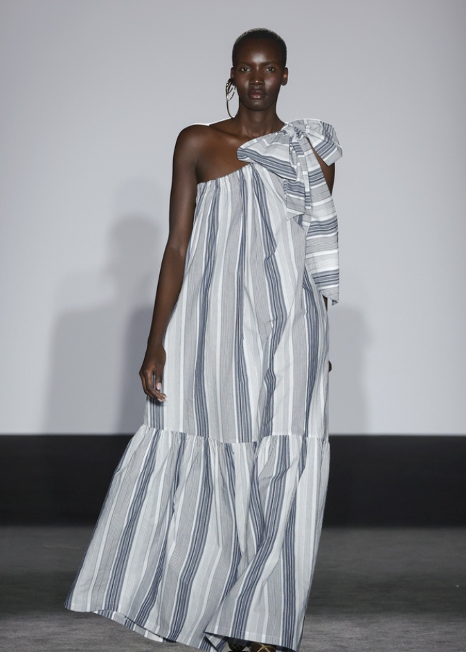 إطلالة لافتة من Label Edition باللّون الرمادي