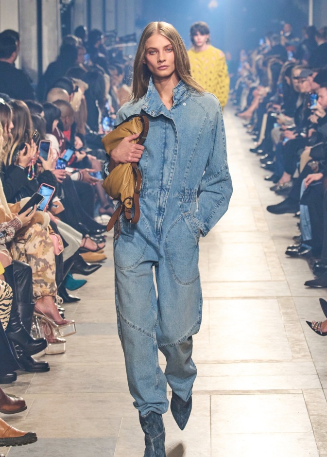 لماذا لا تستطيع الموضة التخلّي عن صيحة الـCowboy؟