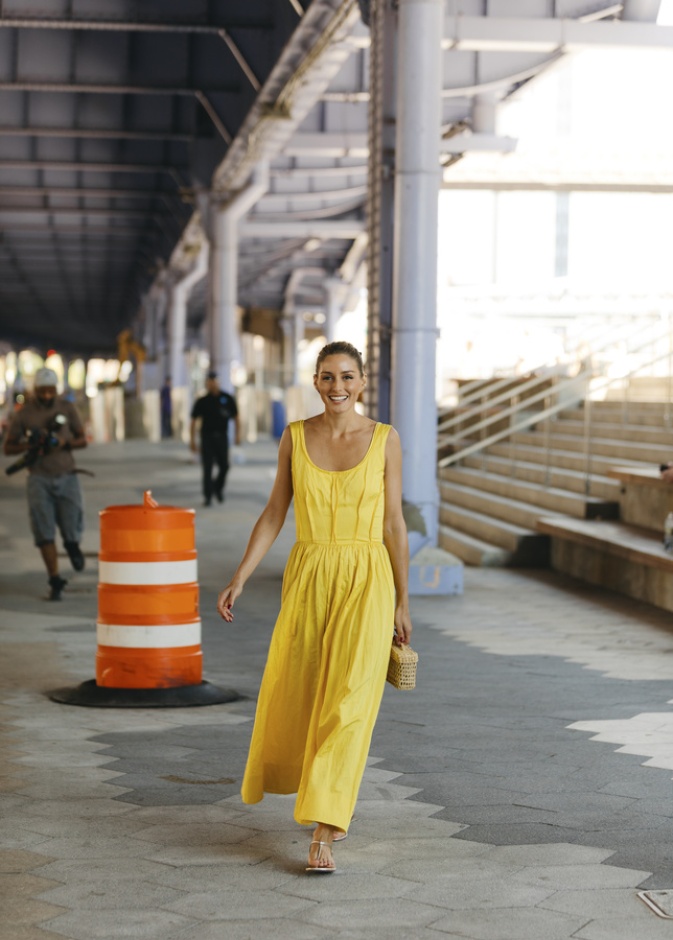 إطلالة تناسب السفرات الصيفية 