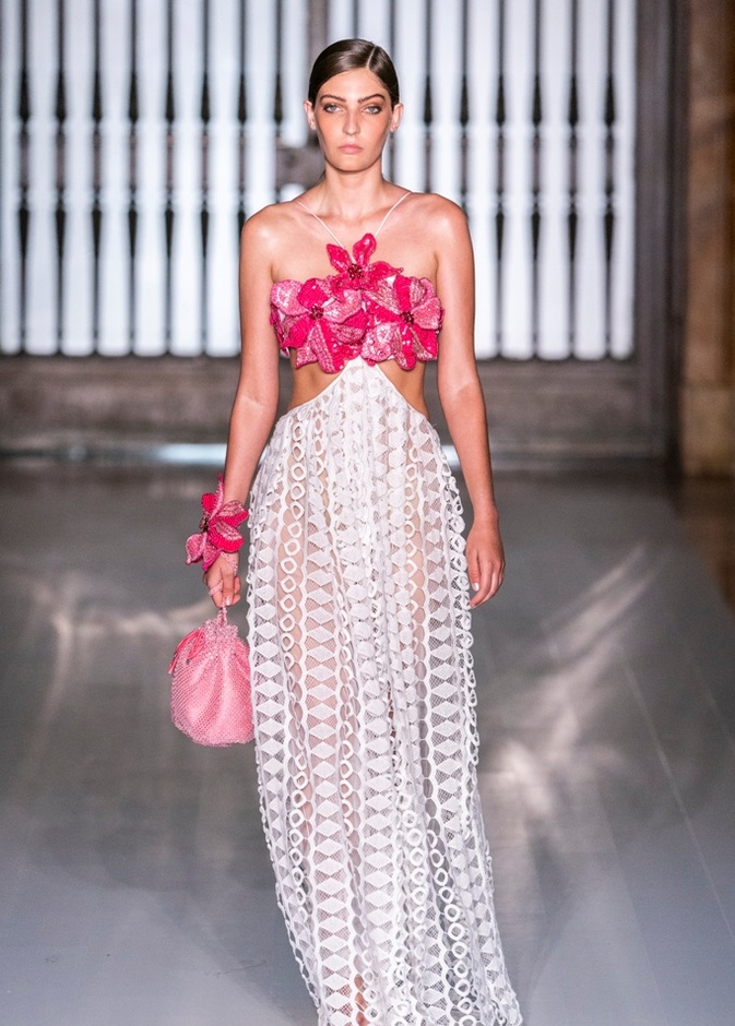 فستان طويل باللونين الوردي والأبيض من Patbo