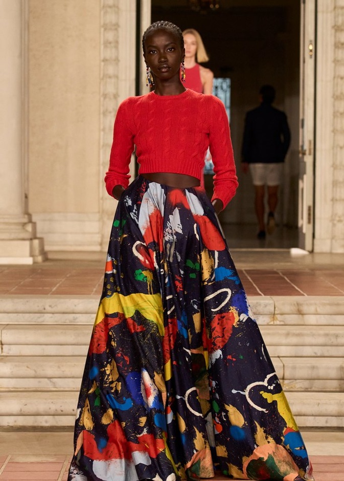 7 عروض اكتست إطلالاتها بأبهى الألوان لربيع وصيف 2023