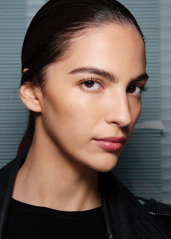 كيف تحصلين على وجه منحوت وتوهج فوري